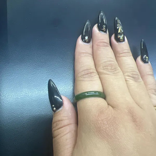 SHAHMINES customer wearing jewelry